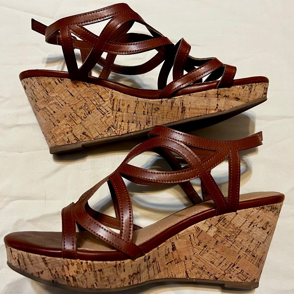 Brown cork wedges